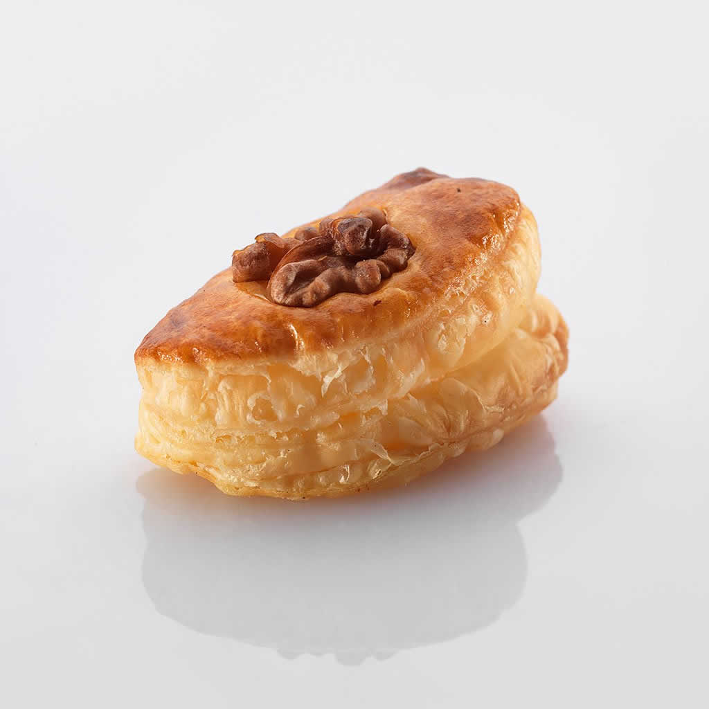 Mini Puff-Pastry with Wallnut